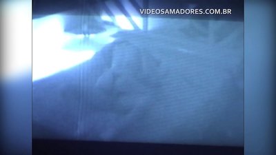 Vyras filmuoja, kaip žmona dulkina kaimyną, ir sužino, kad jis yra raganius