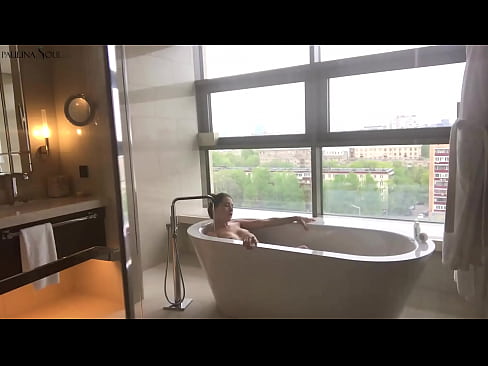 ❤️ Milžiniškas kūdikis aistringai masturbuoja savo putę vonios kambaryje Kietas porno prie mūsų ❤