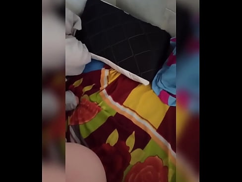 ❤️ Mano kambariokė lieka namuose viena, nes jos vyras atostogauja, o aš pasinaudoju proga ją išdulkinti ir užpildyti jos užpakalį pienu Kietas porno prie mūsų ❤