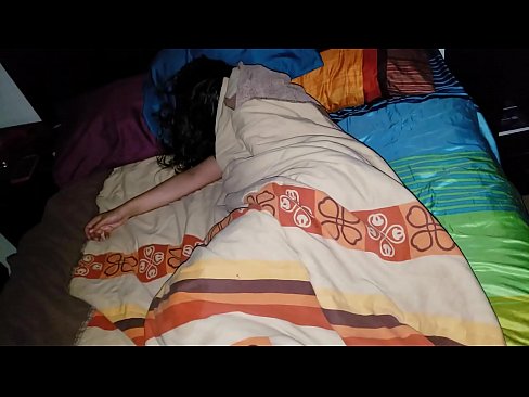 ❤️ Patėvis bara savo jauną pamotę, kol ji miega. Kietas porno prie mūsų ❤