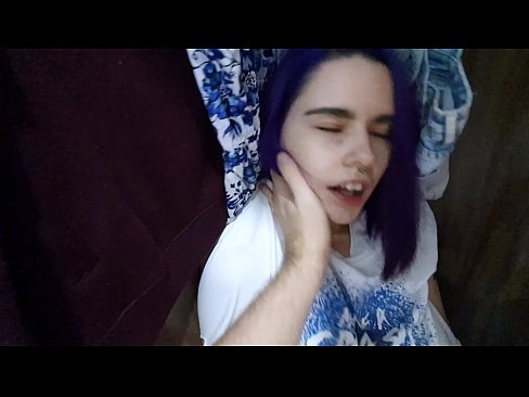 ❤️ Radau savo sesutę spintoje ir padėjau jai pasidaryti Kietas porno prie mūsų ❤