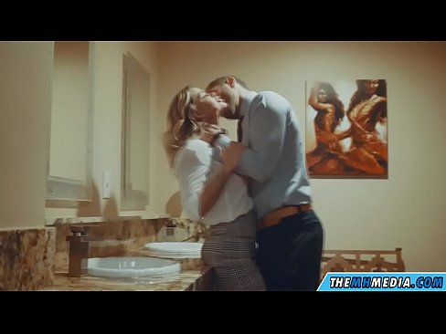 ❤️ Kai krūtininga blondinė vilioja tave viešajame tualete Kietas porno prie mūsų ❤